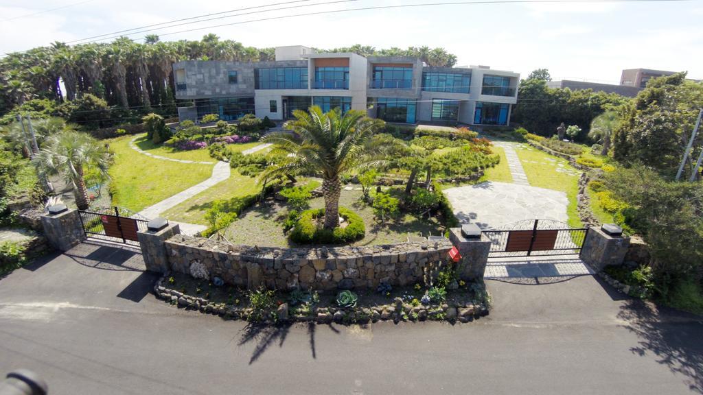Cobeach Familiar Pension Seogwipo Bagian luar foto