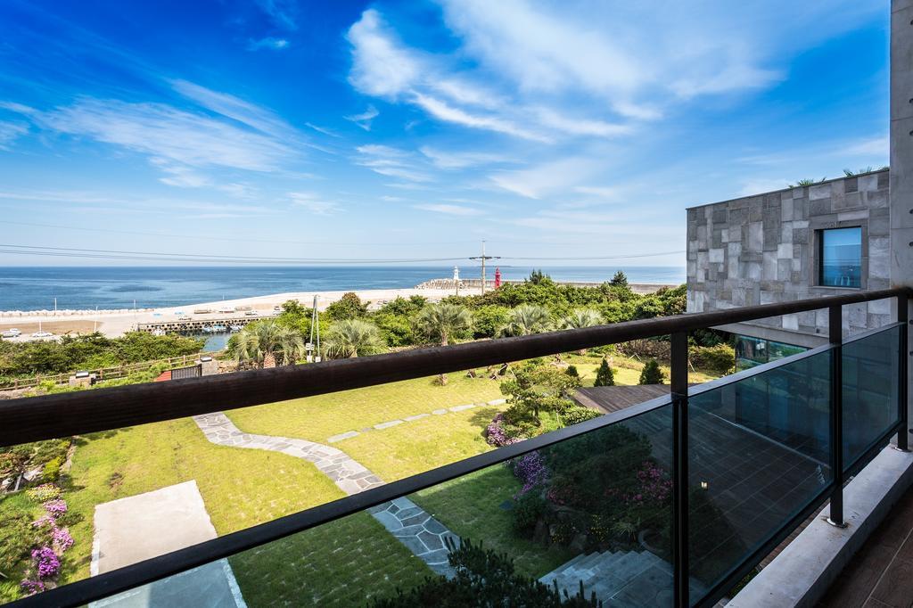 Cobeach Familiar Pension Seogwipo Bagian luar foto