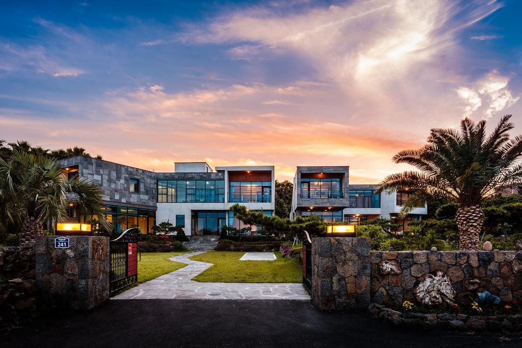 Cobeach Familiar Pension Seogwipo Bagian luar foto
