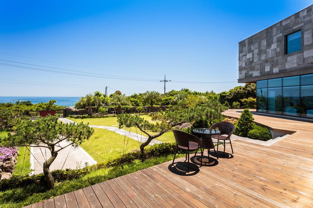 Cobeach Familiar Pension Seogwipo Bagian luar foto