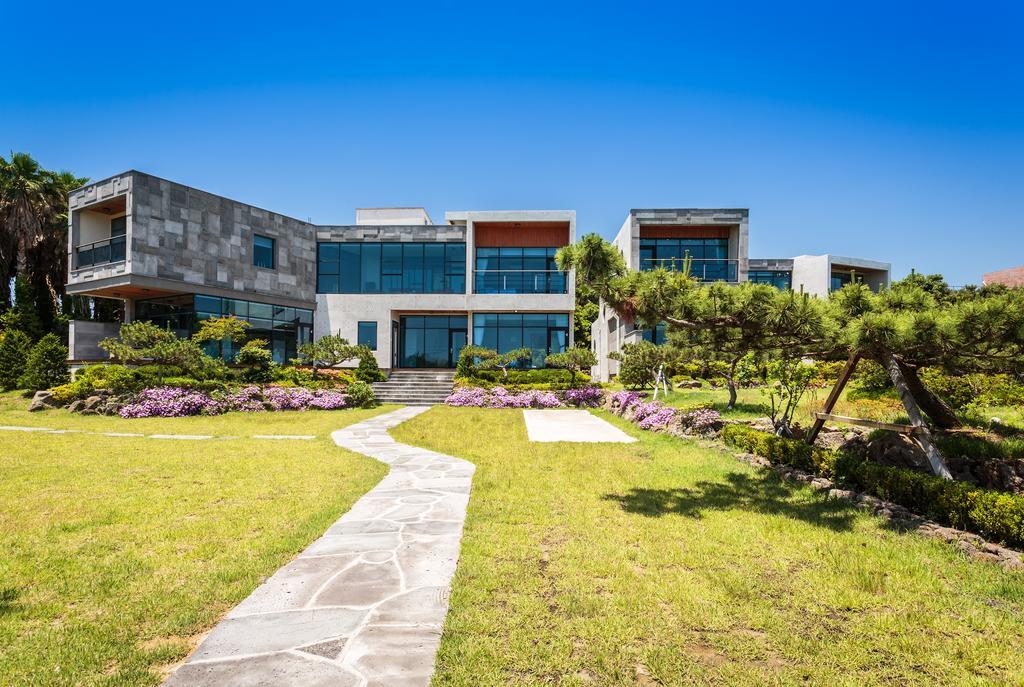 Cobeach Familiar Pension Seogwipo Bagian luar foto