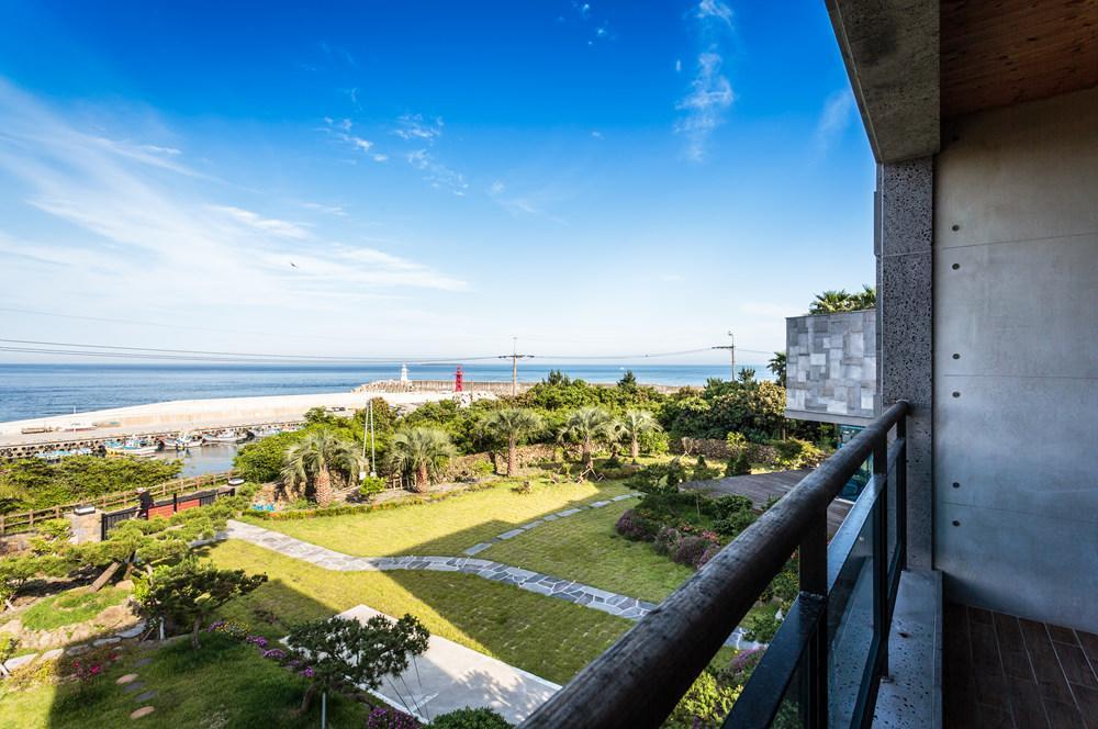 Cobeach Familiar Pension Seogwipo Bagian luar foto